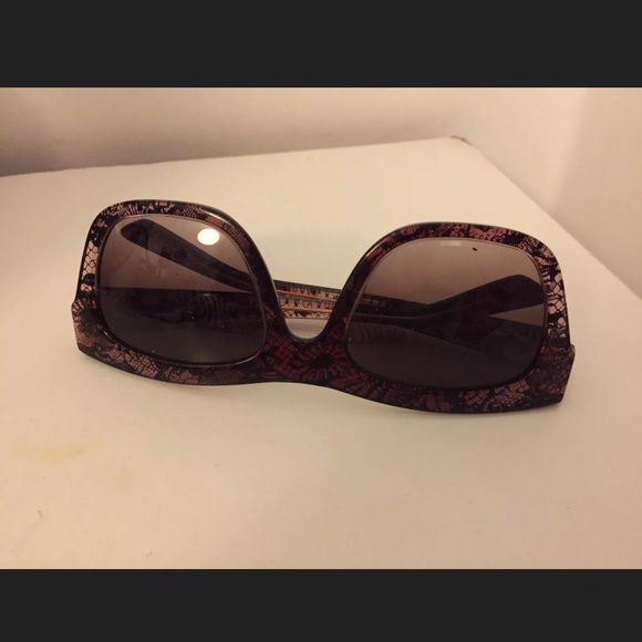 Valentino Lace Retro Sunglasses in Pink - Picture 3 of 6